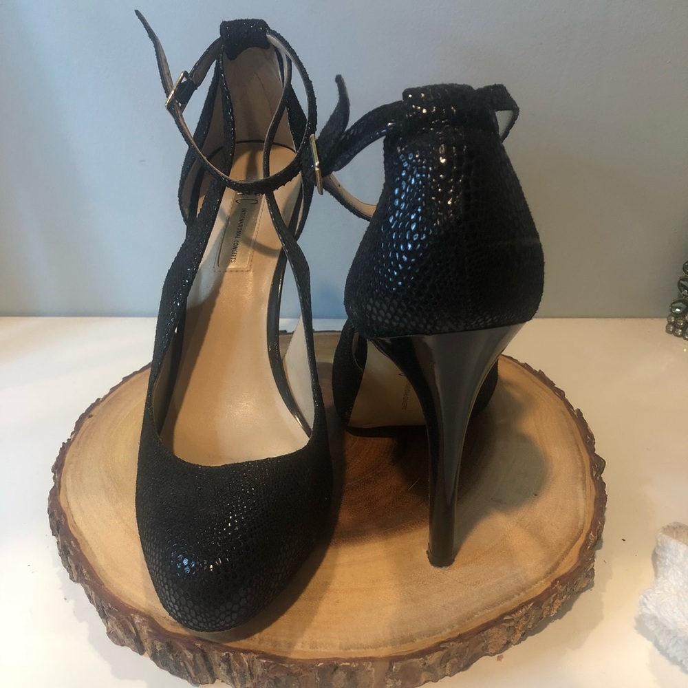 Black ankle tie heels